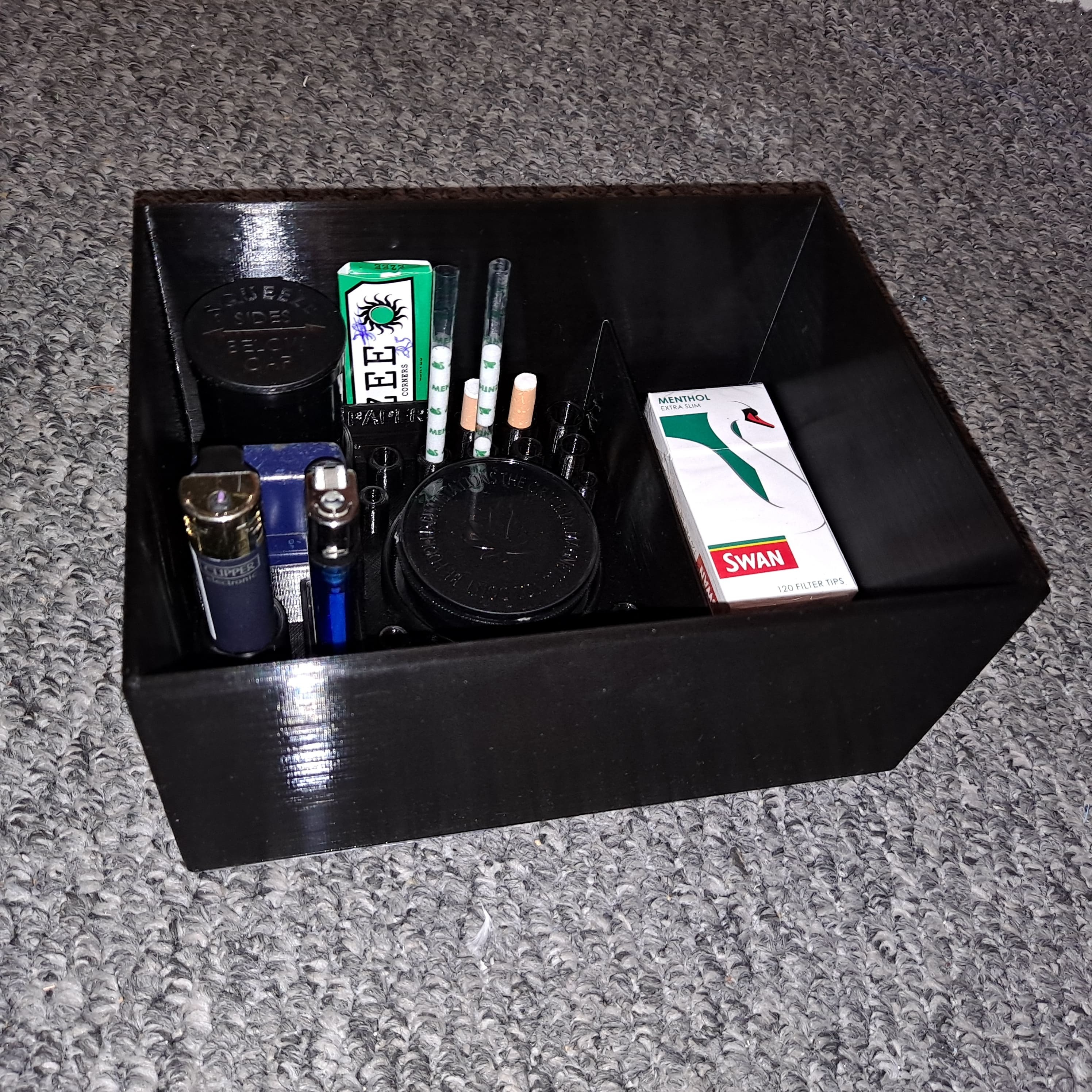 STL file THC DESIGN CANNABIS ROLLING BOX & TRAY WITH COMPARTMENTS FOR